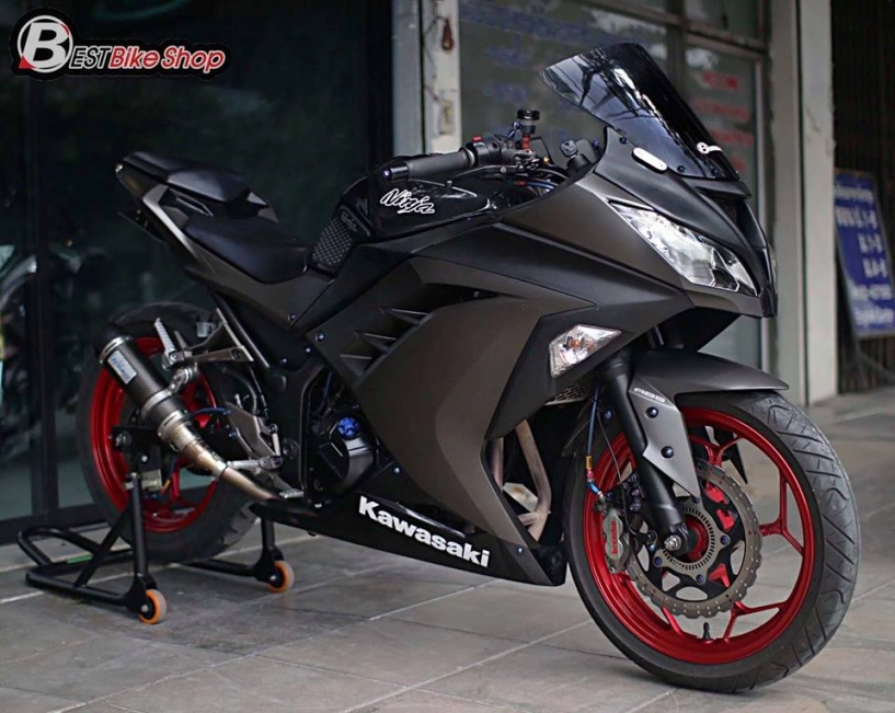 Kawasaki ninja 300 độ kịch độc với thân hình matte black - 7