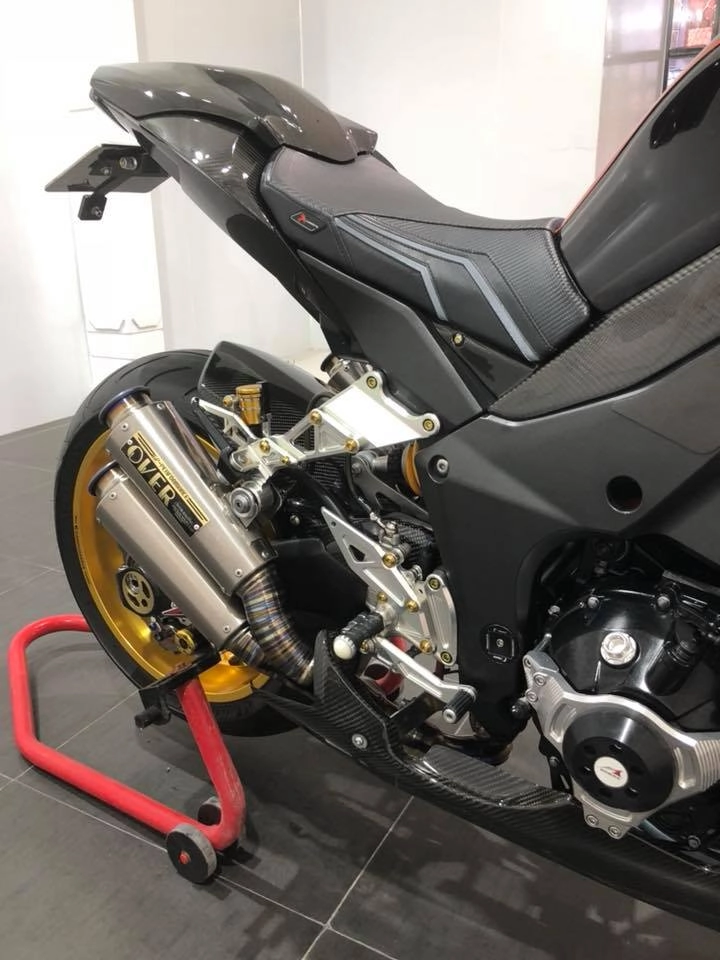 Kawasaki z1000 bản độ sặc mùi carbon của biker xứ biển - 7