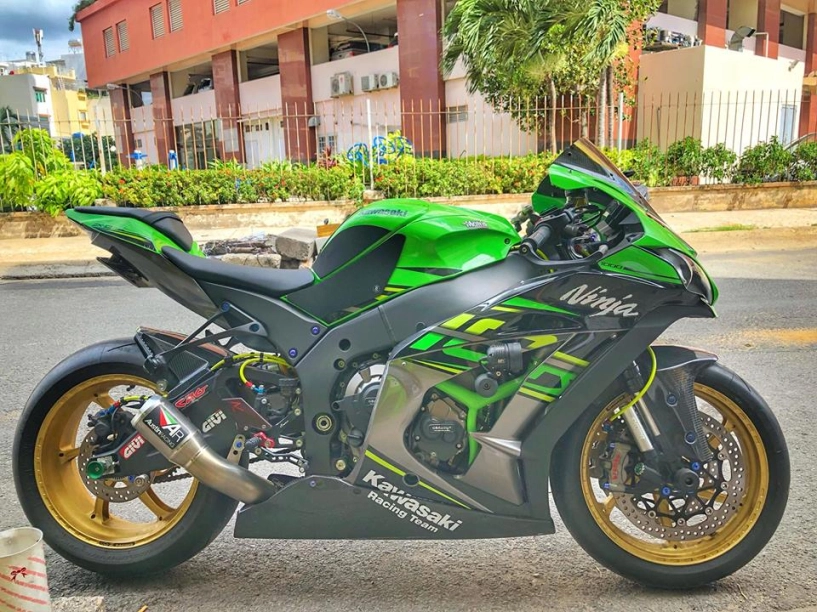 Kawasaki zx-10r đầy nổi bật với trang bị full option của biker việt - 1