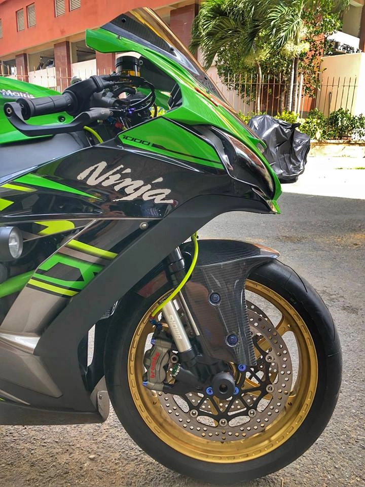 Kawasaki zx-10r đầy nổi bật với trang bị full option của biker việt - 3