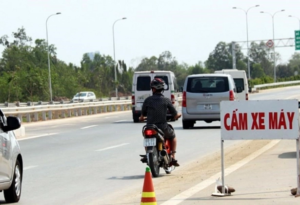 Lỗi đi ngược chiều phạt bao nhiêu tiền - 2