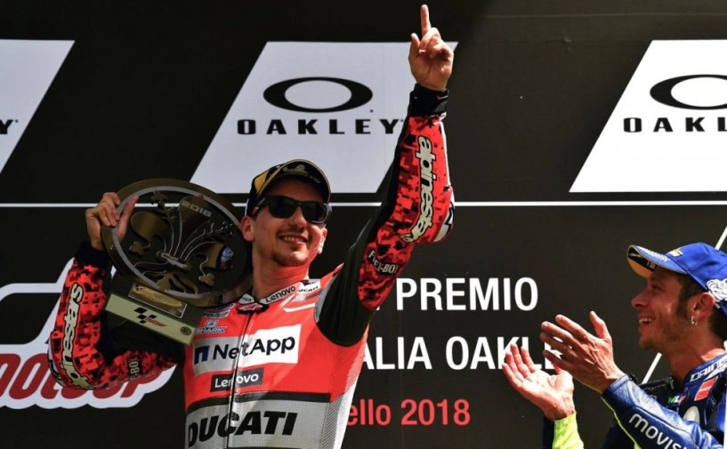 Lorenzo chính thức về đội đua honda repsol racing team vào motogp 2019 - 2