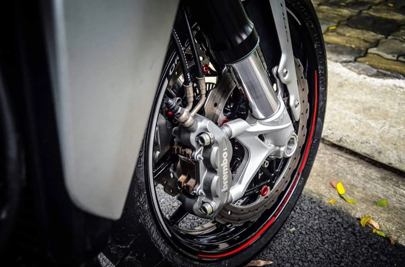 Mv agusta dragster 800 cô gái đến từ ý khoe dáng nóng bỏng trên đất việt - 9