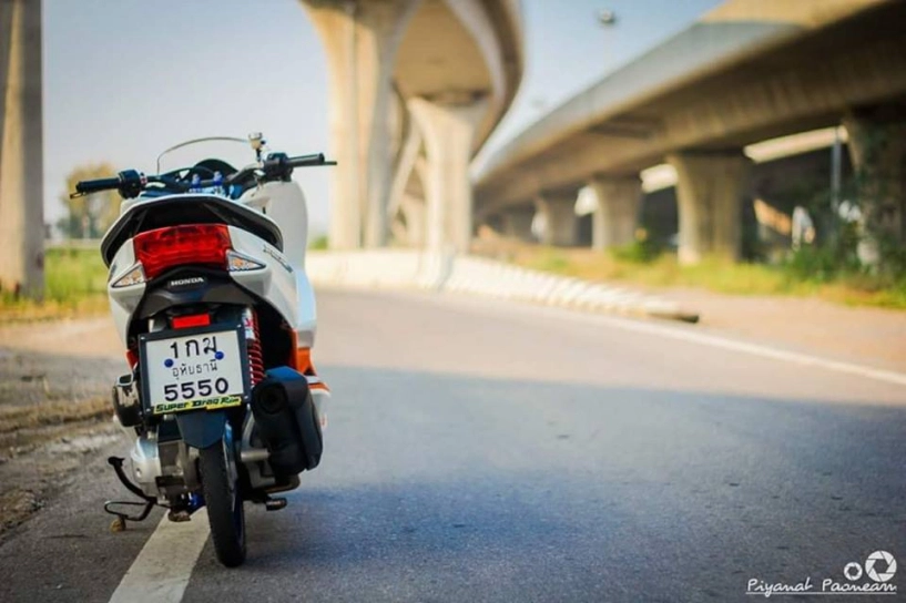 Pcx 150 độ drag tạo dáng bên con đường cao tốc của biker thailand - 10