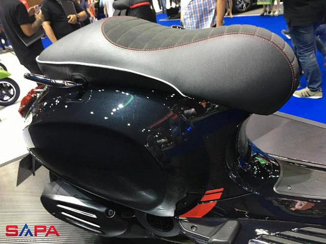 Ra mắt vespa sprint phiên bản carbon 2018 tại việt nam - 3