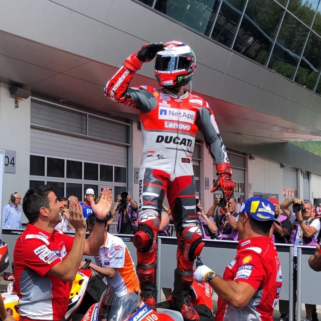 Rossi nhận xét đội đua của ducati racing team như đội đua f1 - 4