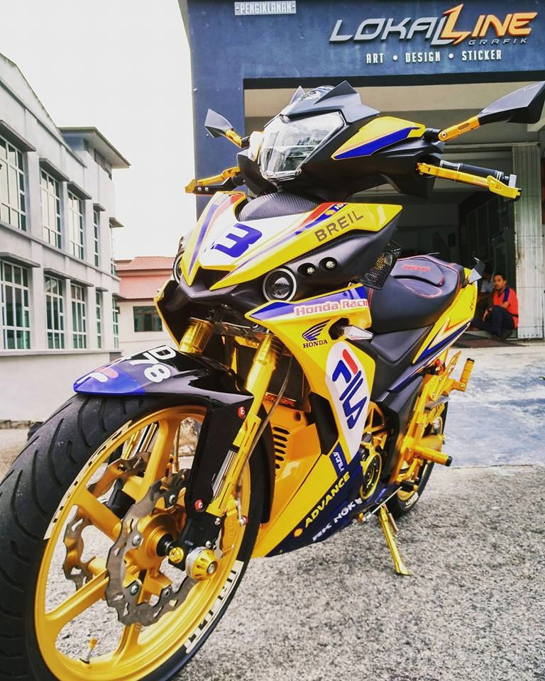 Rs150 độ với option đồ chơi tone vàng chói lóa của biker malaysia - 4