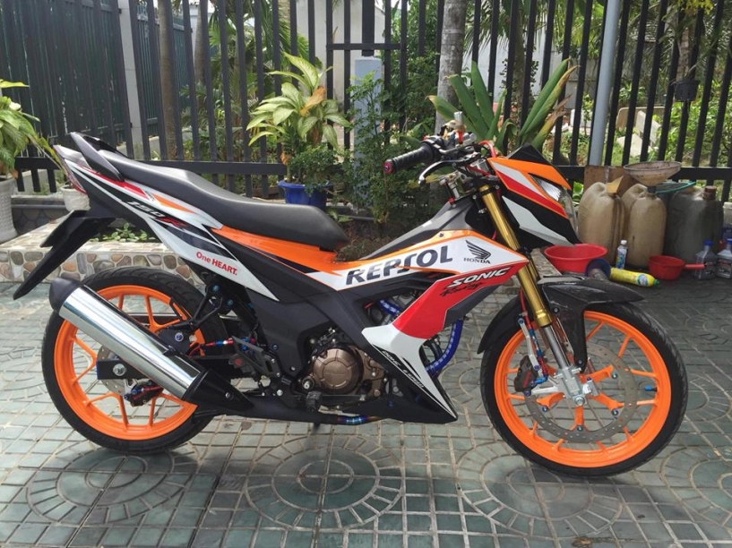 Sonic 150r độ với loạt đồ chơi hạng nặng trong bộ cánh repsol - 9