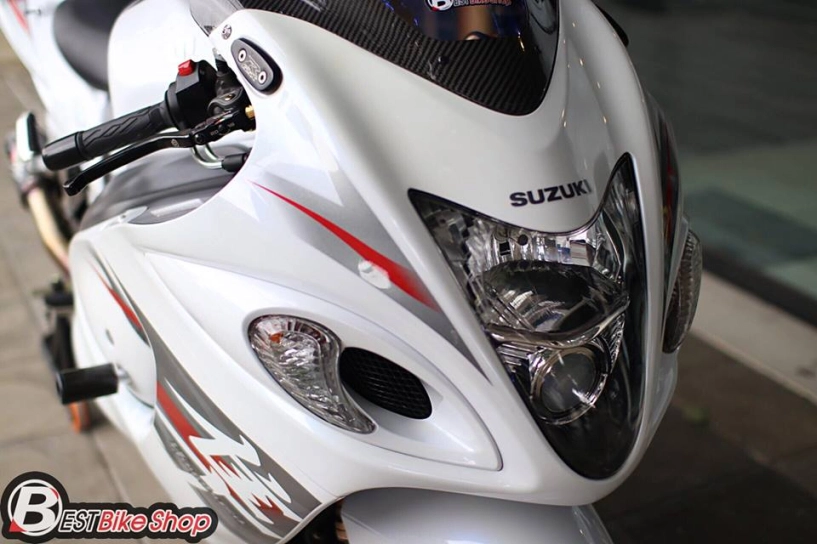 Suzuki hayabusa bản độ tráng lệ với hình mẫu trắng không tỳ vết - 5