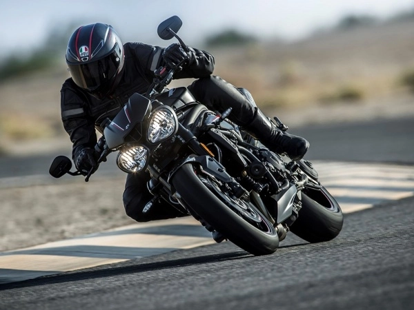 Triumph chính thức ra mắt chiếc triumph speed triple 2018 - 1