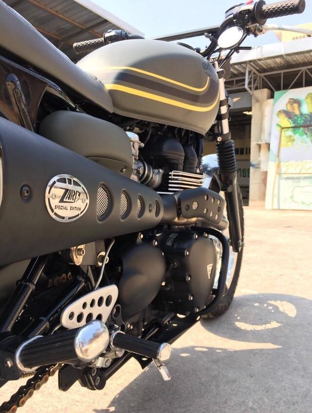 Triumph thruxton 900 độ chất chơi với phong cách scrambler - 10