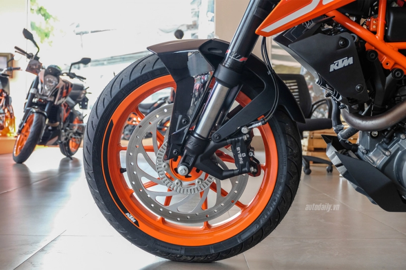 Với 200 triệu nên chọn ktm duke 2018 hay bmw g310r 2018 - 19