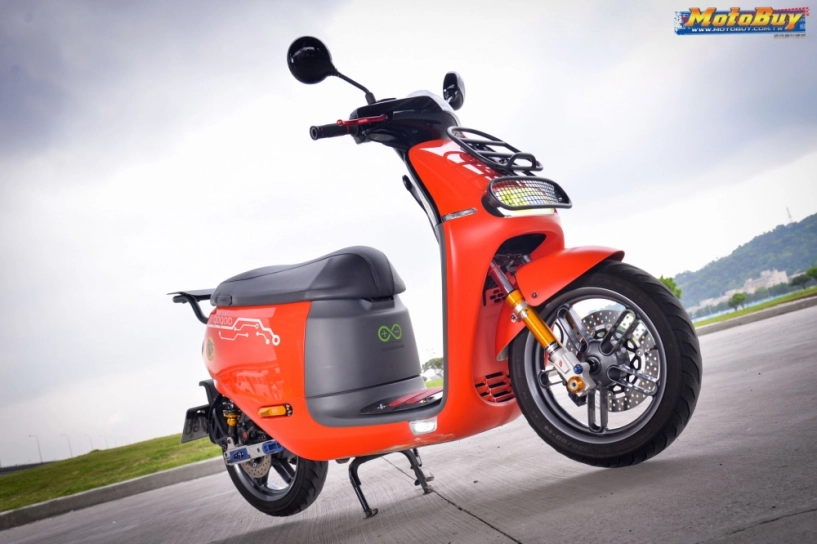 Xe máy điện gogoro2 độ đầy đẳng cấp của biker xứ đài - 2