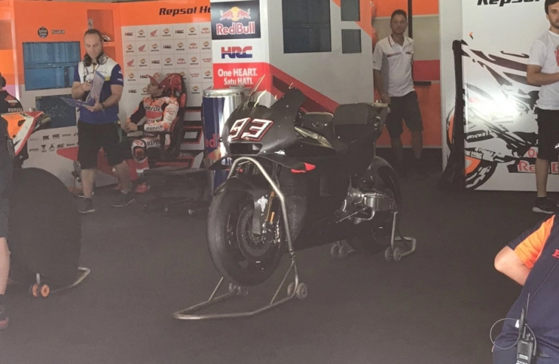 Xuất hiện marquez chạy thử rc213v 2019 chuẩn bị cho giải đua motogp 2019 - 4