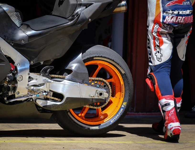 Xuất hiện marquez chạy thử rc213v 2019 chuẩn bị cho giải đua motogp 2019 - 5