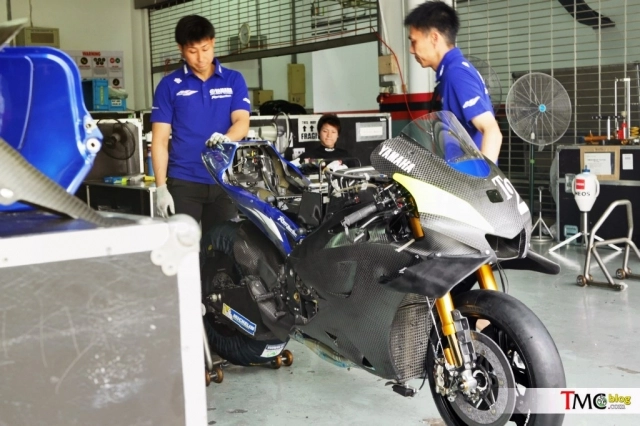 Yamaha petronas sẽ được sử dụng chiếc m1 2019 trong mùa giải motogp 2019 - 2