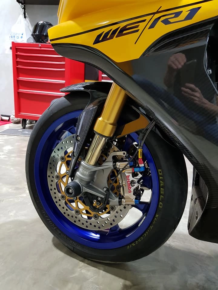 Yamaha r1 độ nổi bật với tông màu yellow sporty - 4