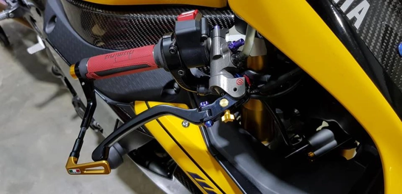 Yamaha r1 độ nổi bật với tông màu yellow sporty - 5