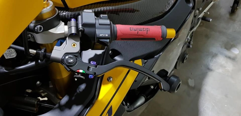 Yamaha r1 độ nổi bật với tông màu yellow sporty - 6