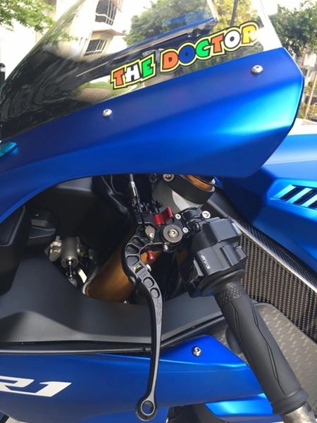 Yamaha r1 độ phá cách với tông màu xanh nhám - 5