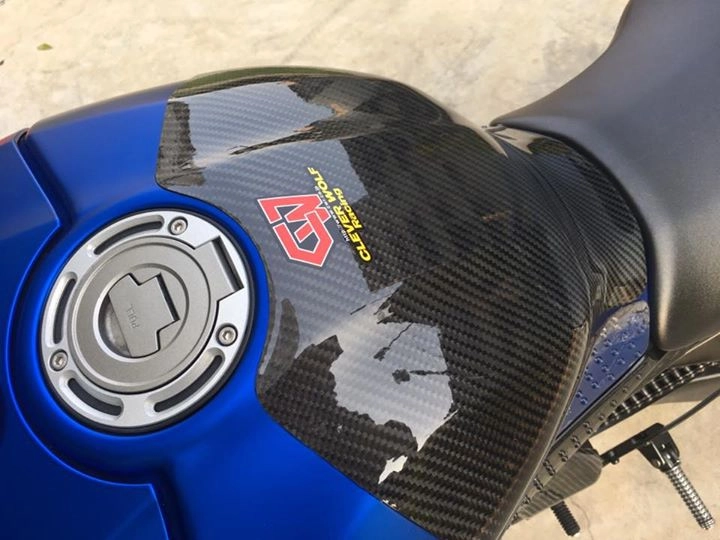 Yamaha r1 độ phá cách với tông màu xanh nhám - 6