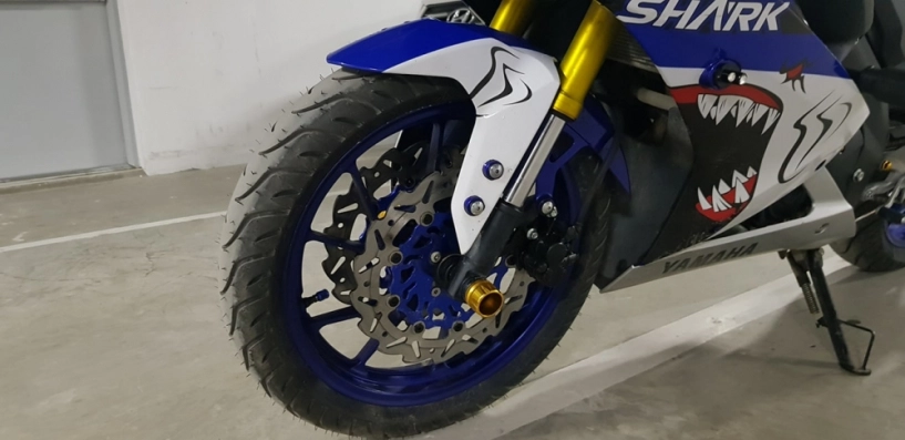 Yamaha r15 độ âm thanh siêu khiếp với ống xả gác theo kiểu người anh r1 - 5