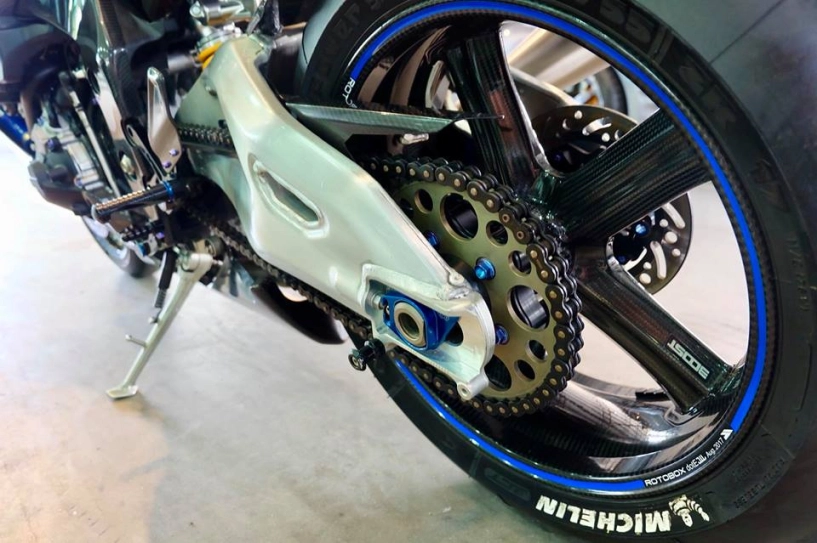 Yamaha r1m đầy sức hút từ cấu hình khủng - 17