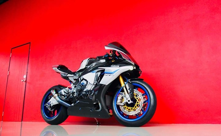 Yamaha r1m nâng cấp hoàn thiện với phụ kiện carbon fiber - 2