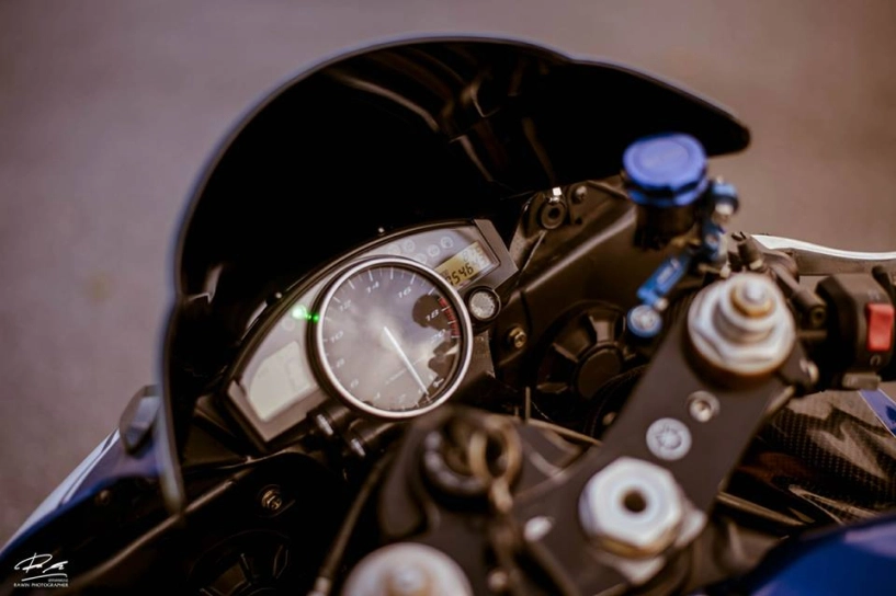 Yamaha r6 chiến mã tạo dáng cực ngầu trên xa lộ - 3