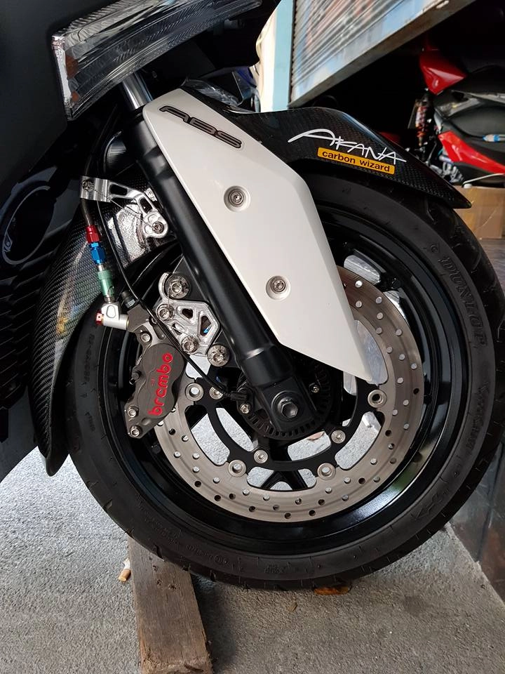 Yamaha x-max300 độ căng đét với phụ kiện brembo - 5