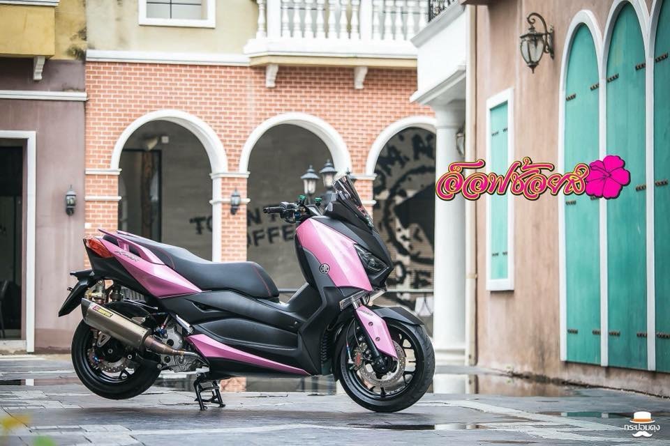 Yamaha x-max300 lạ lẫm với style áo hồng cá tính - 8