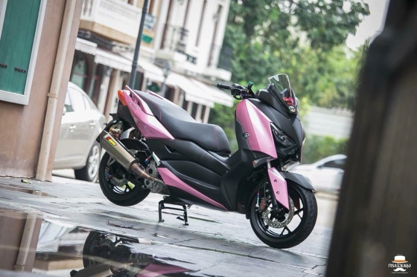 Yamaha x-max300 lạ lẫm với style áo hồng cá tính - 10