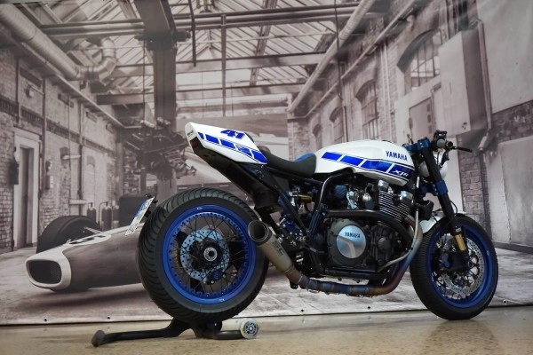 Yamaha xjr1300 cafe racer ronin của motorrad klein - 1