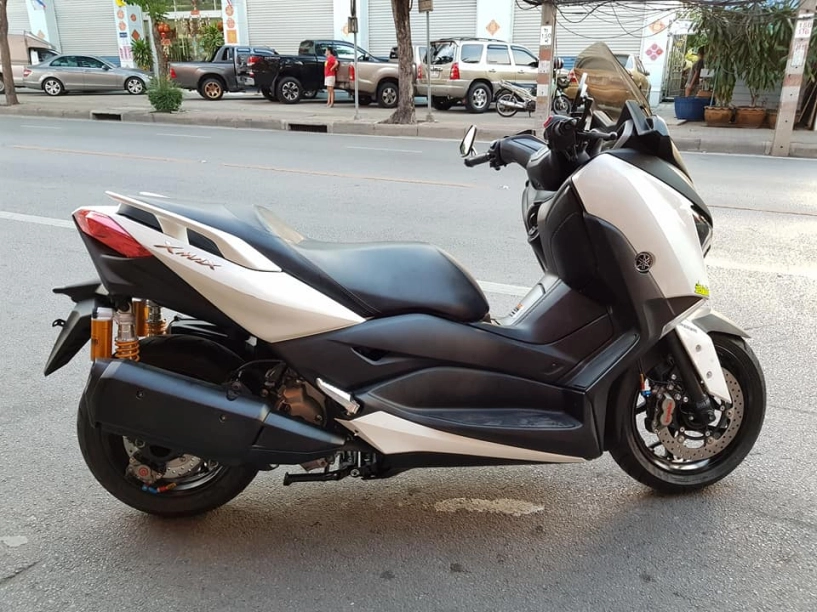 Yamaha xmax 300 bản độ scooter cộm cán tại xứ chùa vàng - 9