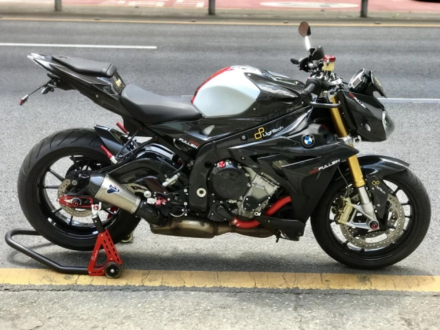 Bmw s1000r độ - cá mập con lột xác ngoạn mục với diện mạo full carbon - 3