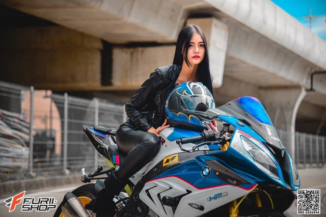 Bmw s1000rr độ bốc lửa cùng bóng hồng xinh đẹp - 3