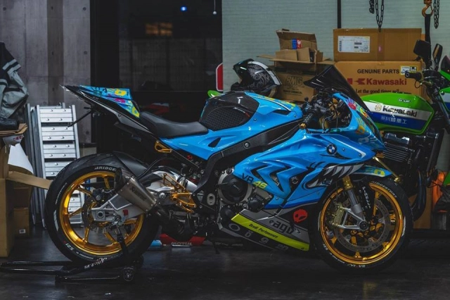 Bmw s1000rr độ long lanh dưới ánh đèn đường phố tại bangkok - 1