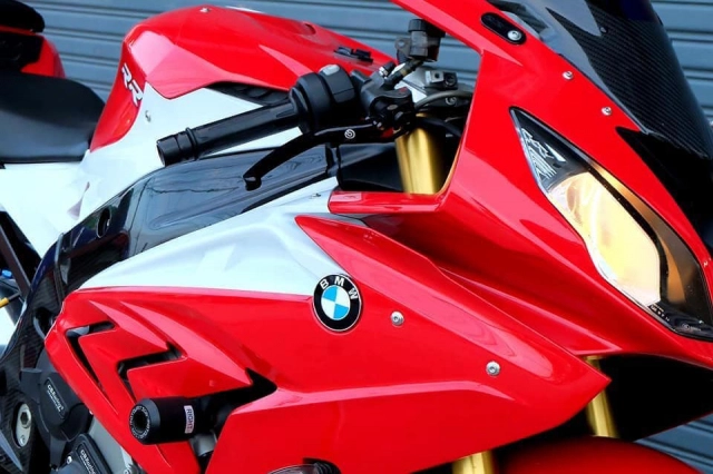 Bmw s1000rr độ rực rỡ với tông đỏ chói chang cùng dàn đồ chơi chất lừ - 1