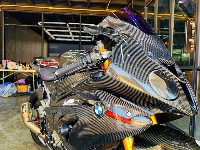 Bmw s1000rr độ - sát thủ đường phố diện kiến huy hoàng với bộ áo full carbon - 4