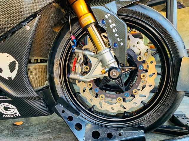 Bmw s1000rr độ - sát thủ đường phố diện kiến huy hoàng với bộ áo full carbon - 6