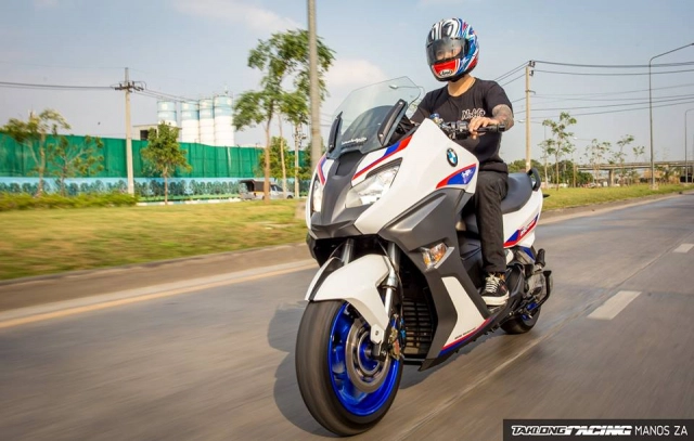 Bmw s1000rr độ siêu khủng với phong cách hp4 race đón giáng sinh cùng người em bmw c650 - 24