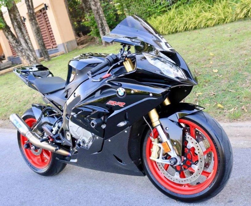 Bmw s1000rr tạo hình khiêu gợi qua dàn chân móng đỏ - 10
