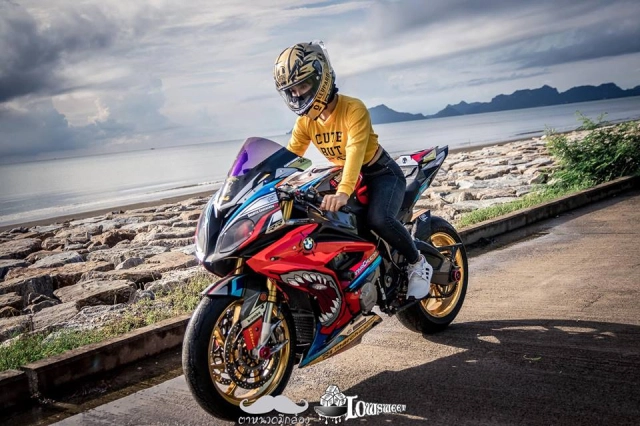 Bộ đôi tài sắc vẹn toàn giữa nữ chủ và bmw s1000rr - 4