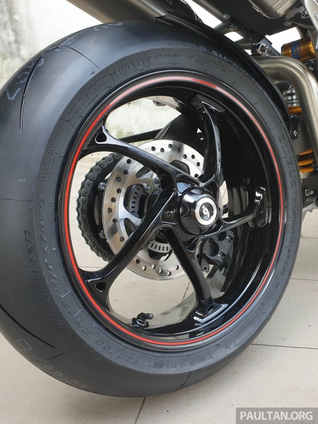 Cận cảnh triumph speed triple 1050 rs 2019 được trang bị tối tân với mức giá vô cùng hấp dẫn - 10