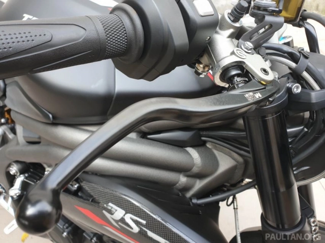 Cận cảnh triumph speed triple 1050 rs 2019 được trang bị tối tân với mức giá vô cùng hấp dẫn - 17