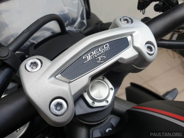 Cận cảnh triumph speed triple 1050 rs 2019 được trang bị tối tân với mức giá vô cùng hấp dẫn - 18