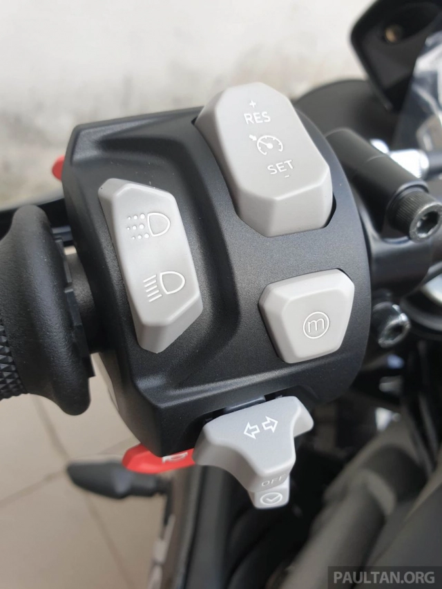 Cận cảnh triumph speed triple 1050 rs 2019 được trang bị tối tân với mức giá vô cùng hấp dẫn - 20