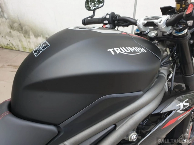 Cận cảnh triumph speed triple 1050 rs 2019 được trang bị tối tân với mức giá vô cùng hấp dẫn - 22