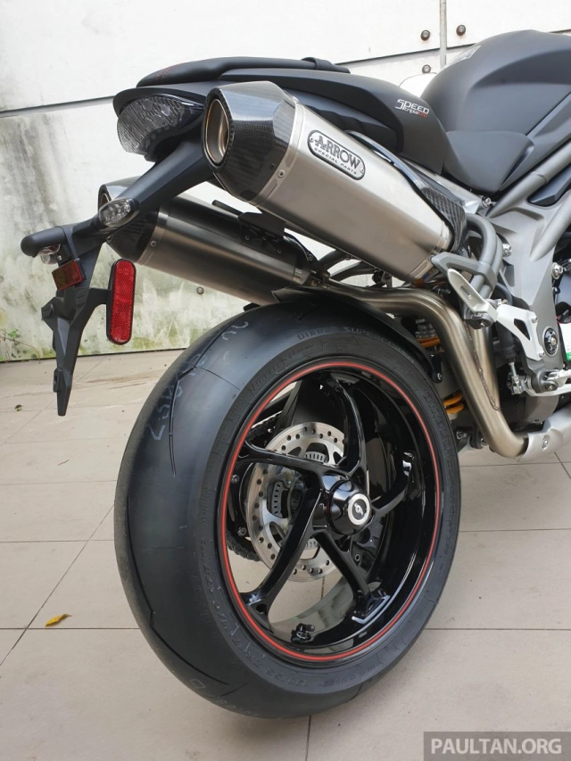 Cận cảnh triumph speed triple 1050 rs 2019 được trang bị tối tân với mức giá vô cùng hấp dẫn - 30