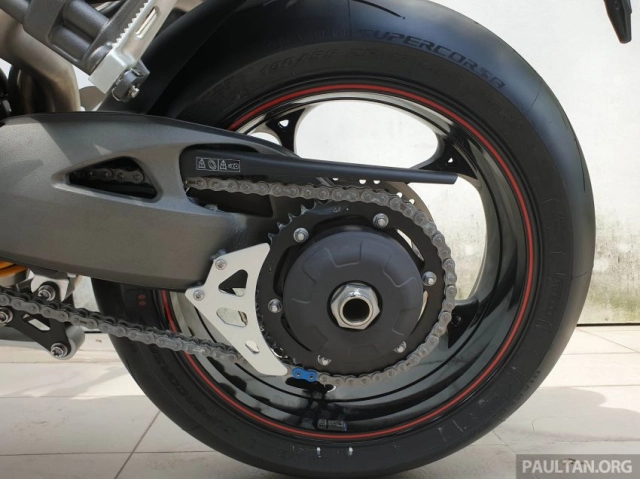 Cận cảnh triumph speed triple 1050 rs 2019 được trang bị tối tân với mức giá vô cùng hấp dẫn - 33